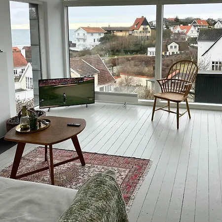 Semesterbostad Lovely House With Sea View In *